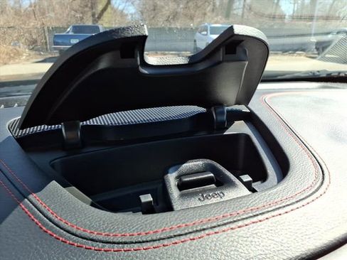 Used 2019 Jeep Cherokee Trailhawk w/ Cold Weather Group image 30