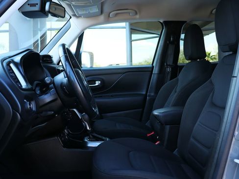 Used 2022 Jeep Renegade Latitude w/ Convenience Group image 38