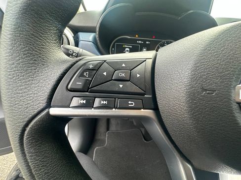 Used 2025 Nissan Versa SV w/ Trunk Package FWD image 13