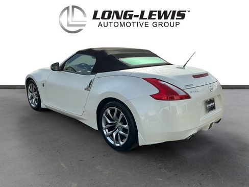Used 2010 Nissan 370Z Touring image 4