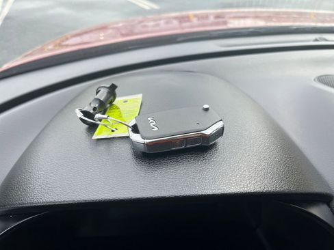 Used 2025 Kia Soul LX w/ LX Technology Package image 20