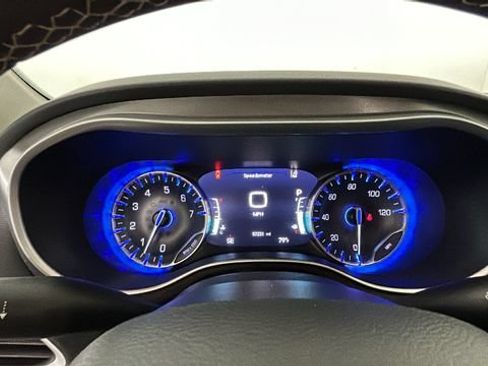 Used 2023 Chrysler Pacifica Touring-L FWD image 17