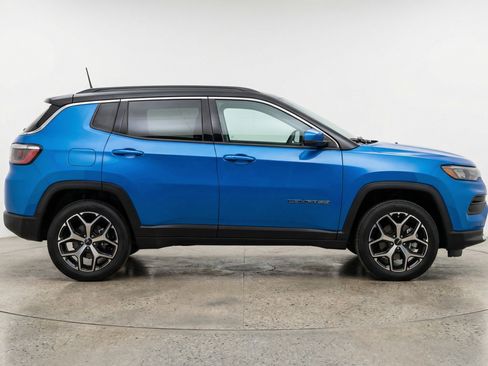Used 2025 Jeep Compass Limited image 11