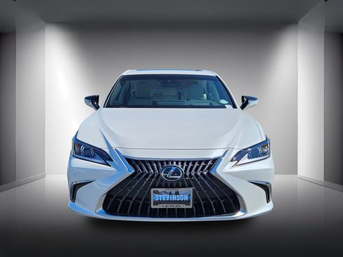New 2025 Lexus ES 300h w/ Premium Package image 6