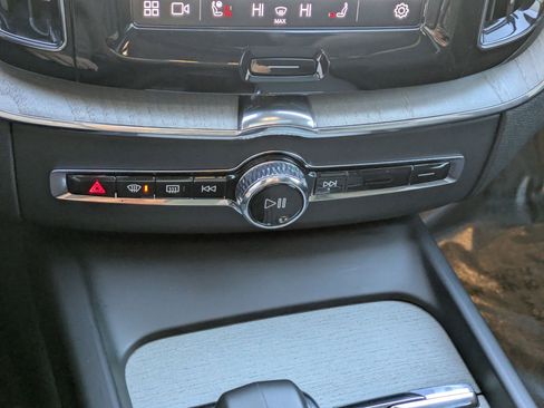 Certified 2025 Volvo XC60 B5 Plus image 22
