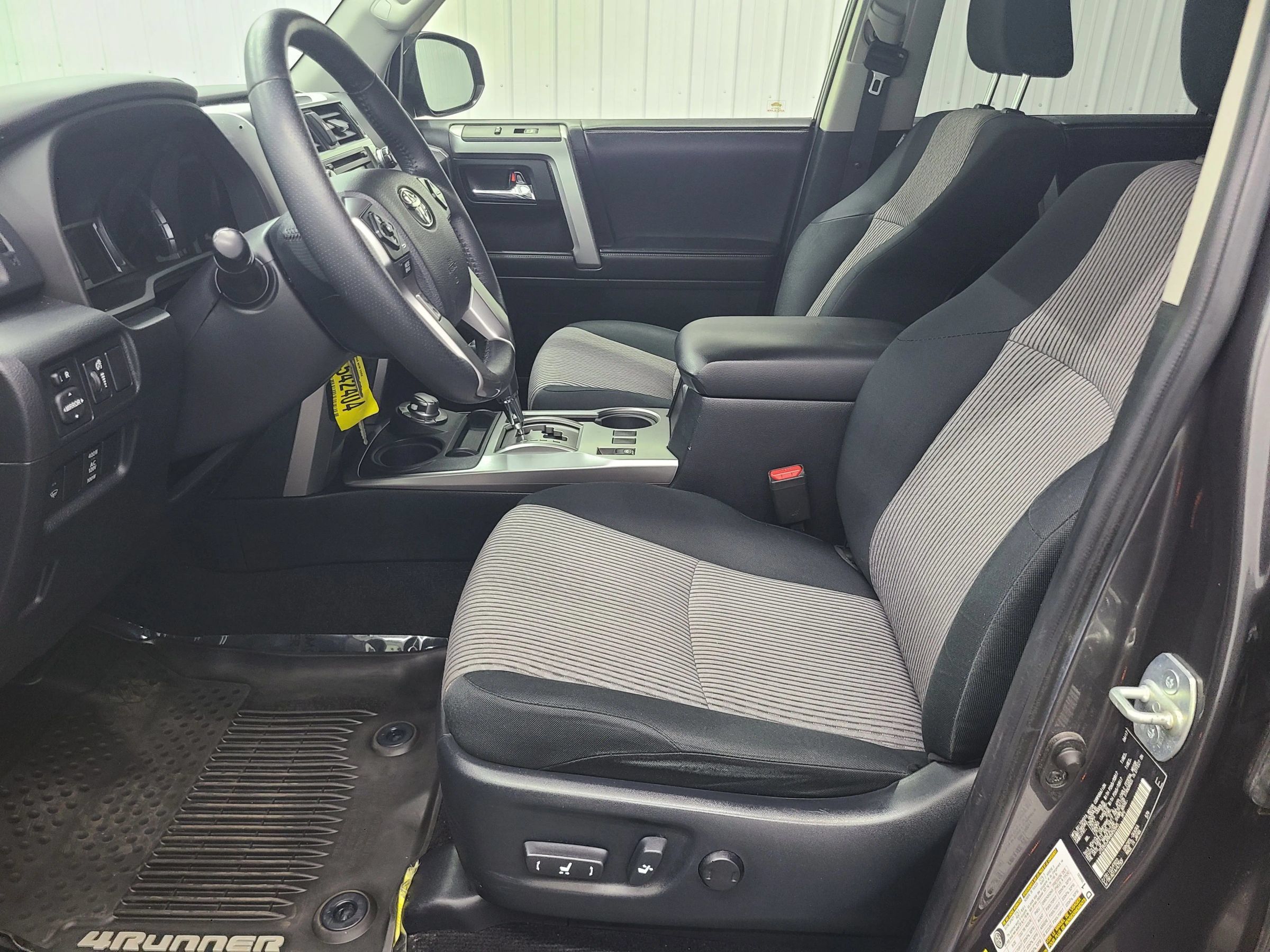 Used 2017 Toyota 4Runner SR5 AWD/4WD image 21