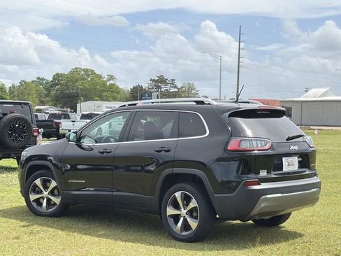 Used 2019 Jeep Cherokee Limited w/ Luxury Group FWD image 11