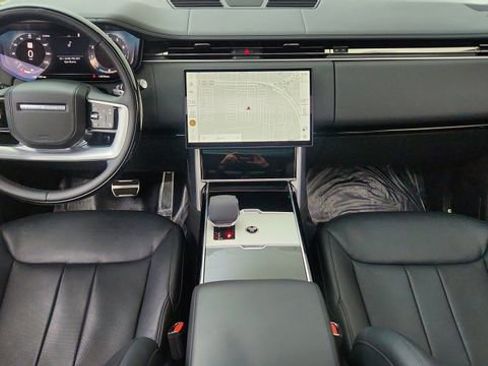 Used 2025 Land Rover Range Rover SE image 18