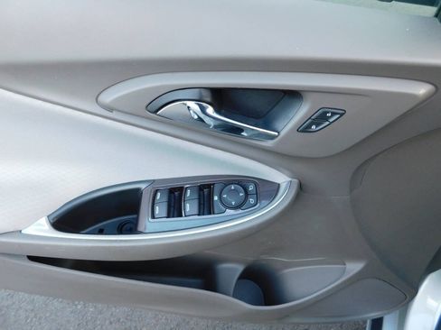 Used 2021 Chevrolet Malibu LT FWD image 17