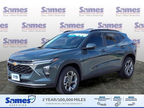 Used 2026 Chevrolet Trax LT w/ Driver Confidence Package FWD image 3
