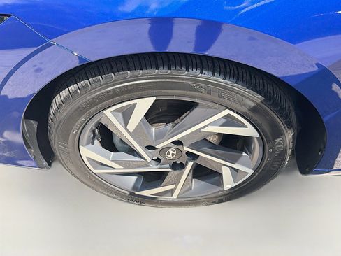 Certified 2025 Hyundai Elantra Sport image 33