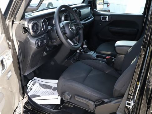 Used 2023 Jeep Gladiator Sport image 11