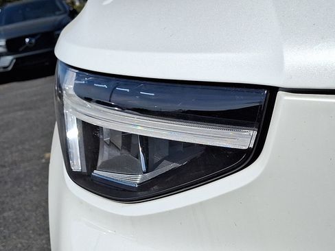 Used 2023 Volvo XC40 B5 Plus w/ Driver Assist Package AWD/4WD image 9
