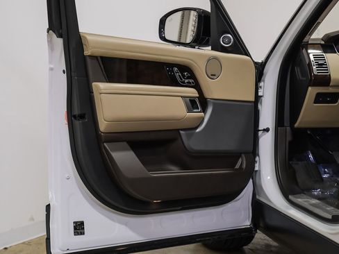 Used 2020 Land Rover Range Rover HSE image 41