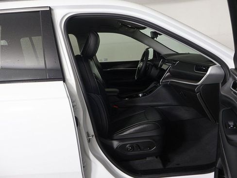 Used 2023 Jeep Grand Cherokee Limited w/ Luxury Tech Group II AWD/4WD image 31