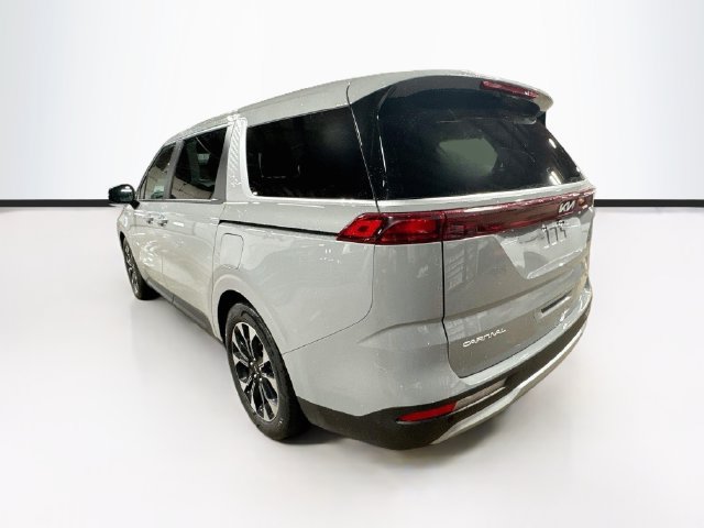 Certified 2023 Kia Carnival EX FWD image 5