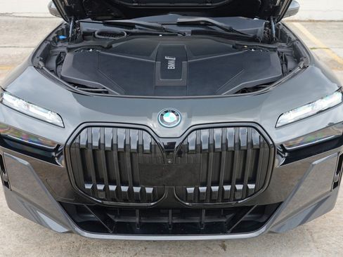 Used 2024 BMW i7 eDrive50 w/ M Sport Package RWD image 8
