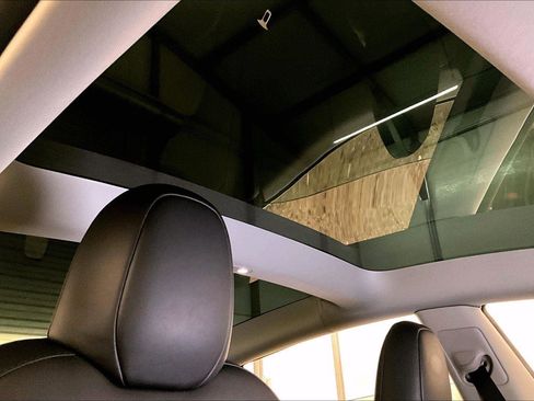 Used 2023 Tesla Model 3 Standard Range image 21