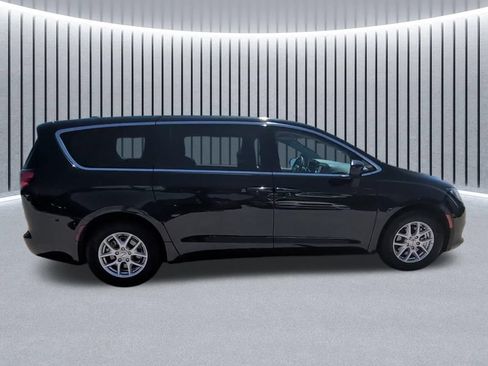 Used 2023 Chrysler Voyager LX FWD image 18