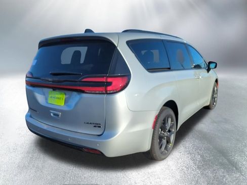 New 2026 Chrysler Pacifica Limited w/ S Appearance Package AWD/4WD image 6