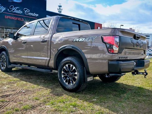 Used 2021 Nissan Titan PRO-4X w/ Pro-4x Convenience Package image 7