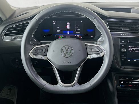 Used 2022 Volkswagen Tiguan SE w/ Panoramic Sunroof Package image 17