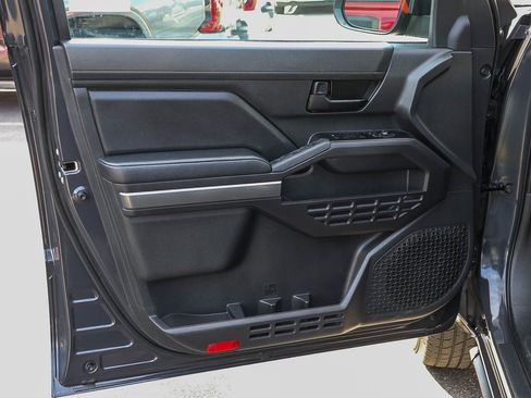 Used 2025 Toyota Tacoma SR5 AWD/4WD image 22