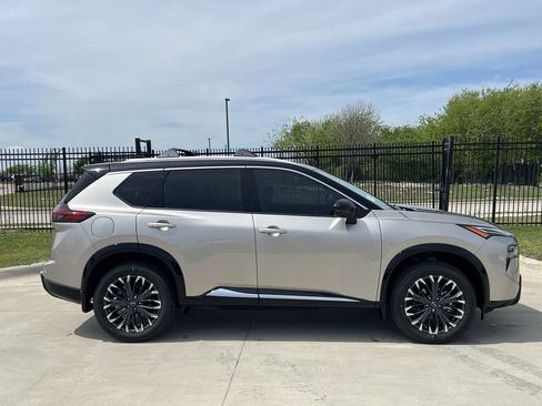 New 2026 Nissan Rogue Platinum AWD/4WD image 3
