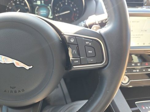 Used 2020 Jaguar F-PACE Premium image 33