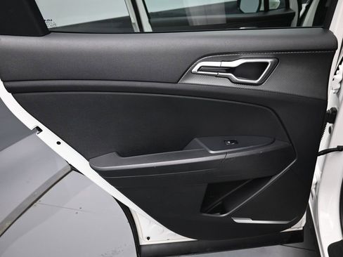 Used 2024 Kia Sportage LX image 27