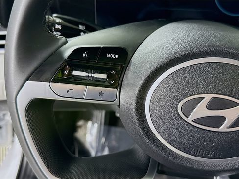 Certified 2025 Hyundai Elantra Limited FWD image 24