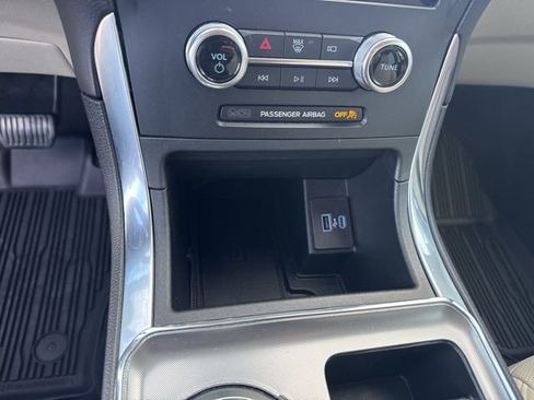 Used 2022 Ford Edge Titanium w/ Equipment Group 301A AWD/4WD image 26