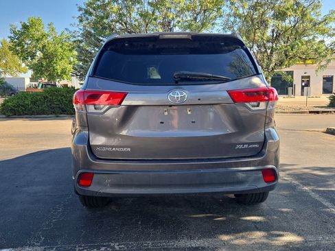 Used 2017 Toyota Highlander XLE AWD/4WD image 4