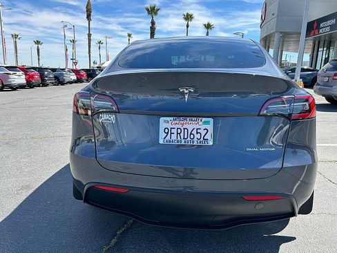 Used 2023 Tesla Model Y AWD image 4
