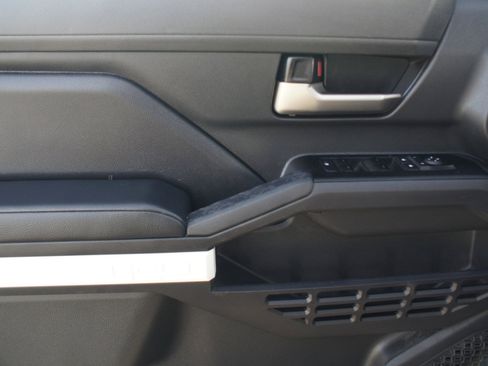 Used 2024 Toyota Tacoma TRD Off-Road image 27