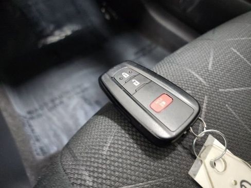 Used 2024 Toyota RAV4 XLE AWD/4WD image 35