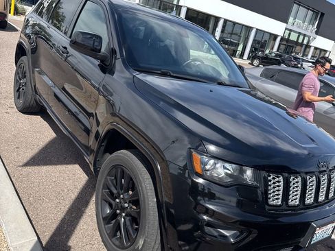 Used 2020 Jeep Grand Cherokee Altitude image 15