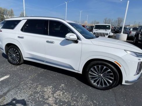 Used 2023 Hyundai Palisade Calligraphy w/ Cargo Package AWD/4WD image 3