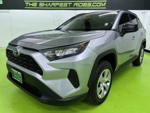 Used 2021 Toyota RAV4 LE FWD image 5