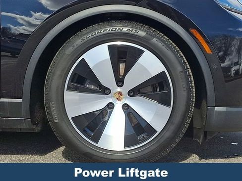 Used 2024 Porsche Macan 4 Electric image 10