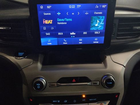 Used 2024 Ford Explorer XLT RWD image 25