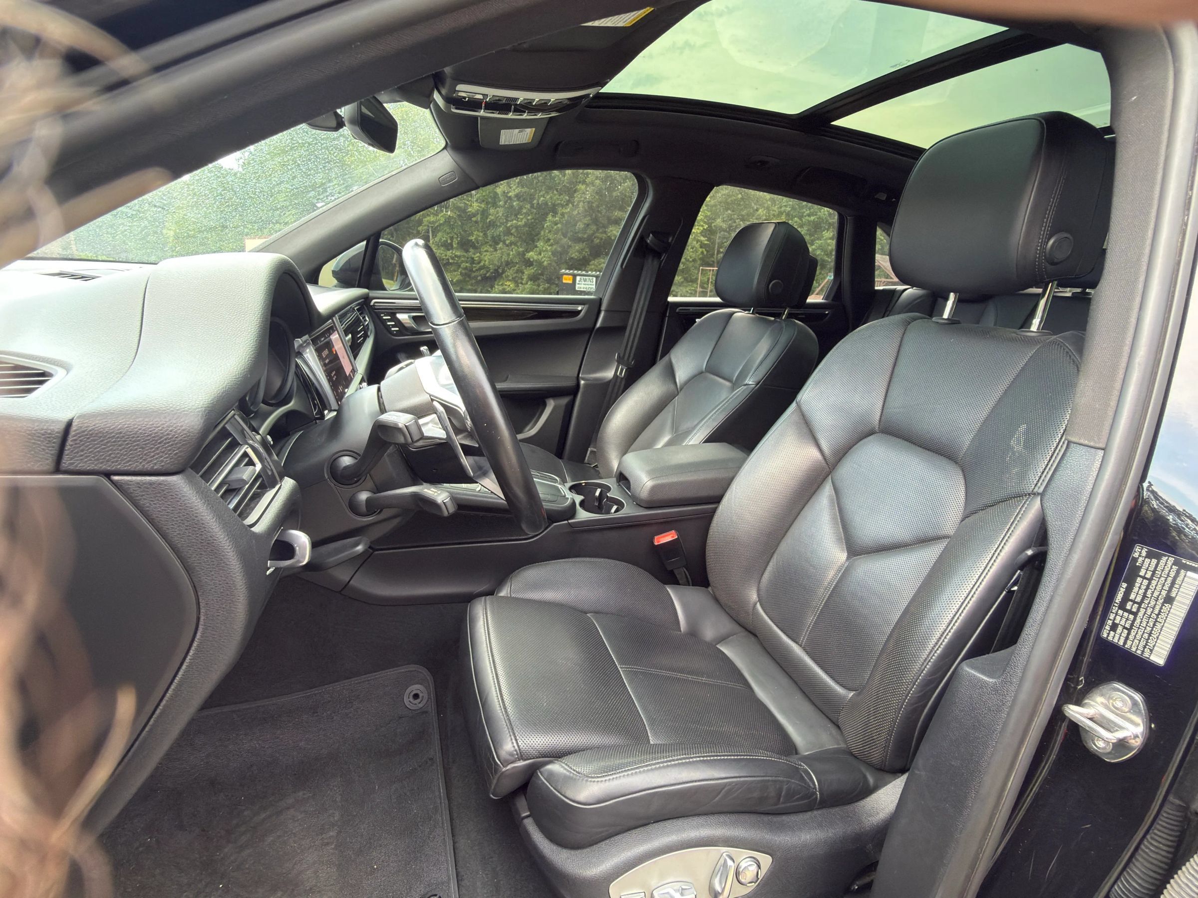 Used 2021 Porsche Macan S AWD/4WD image 2