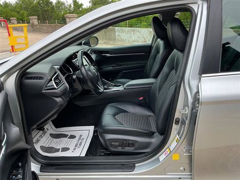 Used 2018 Toyota Camry SE FWD image 28
