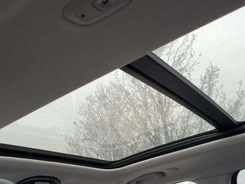 Certified 2023 Jeep Grand Cherokee Limited image 9