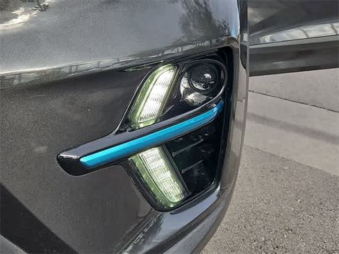 Used 2022 Kia Niro EX image 11