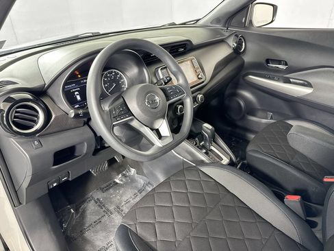 Used 2018 Nissan Kicks SV FWD image 9