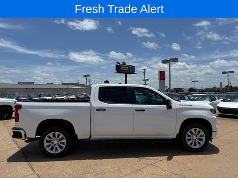 Used 2025 Chevrolet Silverado 1500 Custom RWD image 4