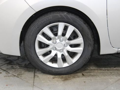 Used 2016 Toyota Corolla LE image 16