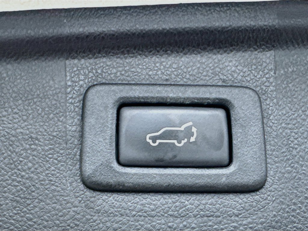 Used 2016 Subaru Outback 2.5i Limited AWD/4WD image 32
