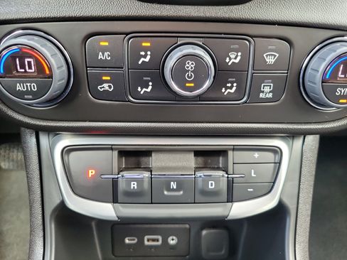Used 2024 GMC Terrain SLE w/ Driver Convenience Package FWD image 23